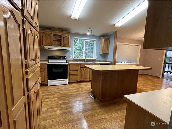 3rd image of 31 N Gadwall Place S