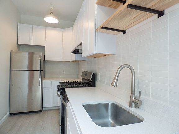 3rd image of 172 Hancock St #3