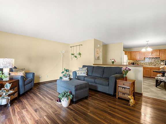 4th image of 160 S Maple AVENUE #1