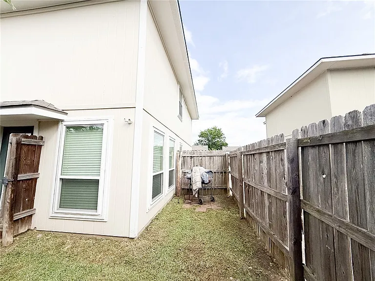 515 Camp Ct — Photo 11