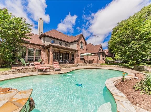 5th image of 67 Forest Hills Cir