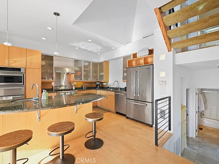 326 Loma Ter — Photo 6