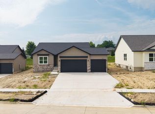 217 Riverbend Rd, Waverly, IA 50677