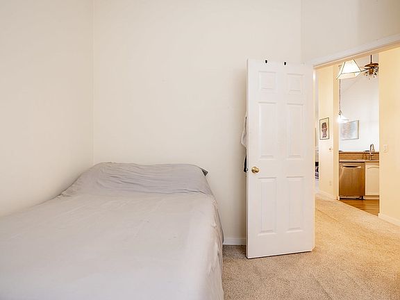 5th image of 11726 225th St #305