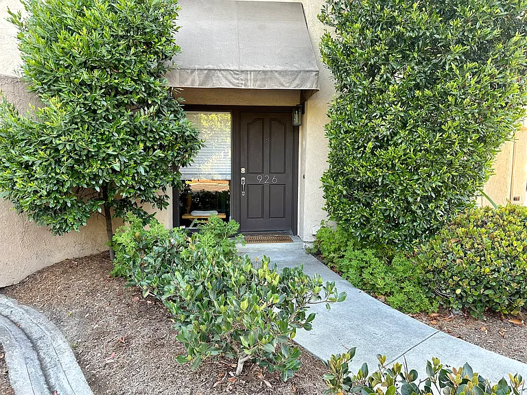 926 Powell Ct — Photo 2