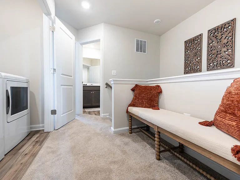 525 Seeback Dr — Photo 27