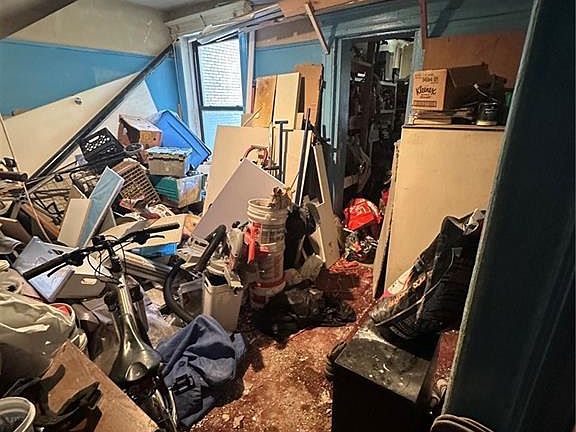 5th image of 56 Martense St