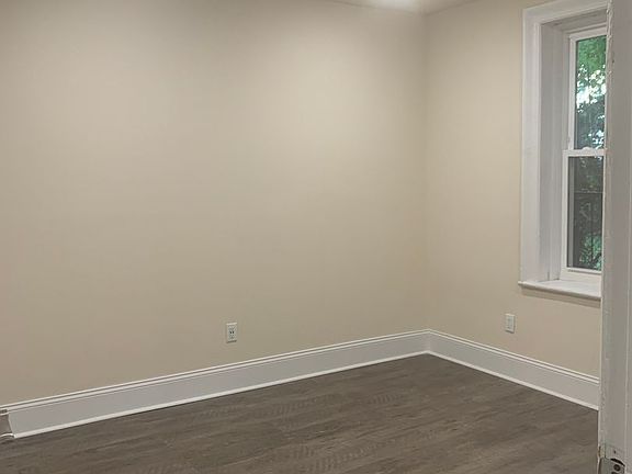 3rd image of 106 Glenwood Ave #403