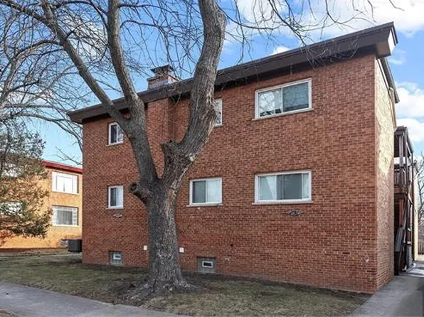 722 Walnut St #1W, Waukegan, IL 60085