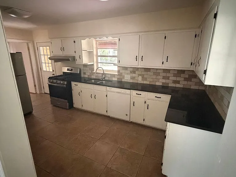 1835 Hill Hedge Dr — Photo 6