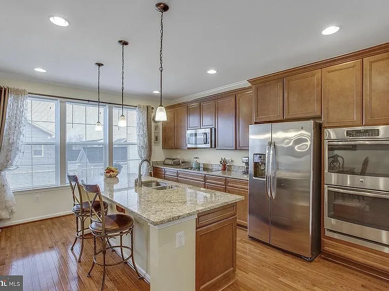 216 Apricot St — Photo 8