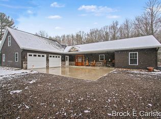 19200 Glendale Cir, Spring Lake, MI 49456