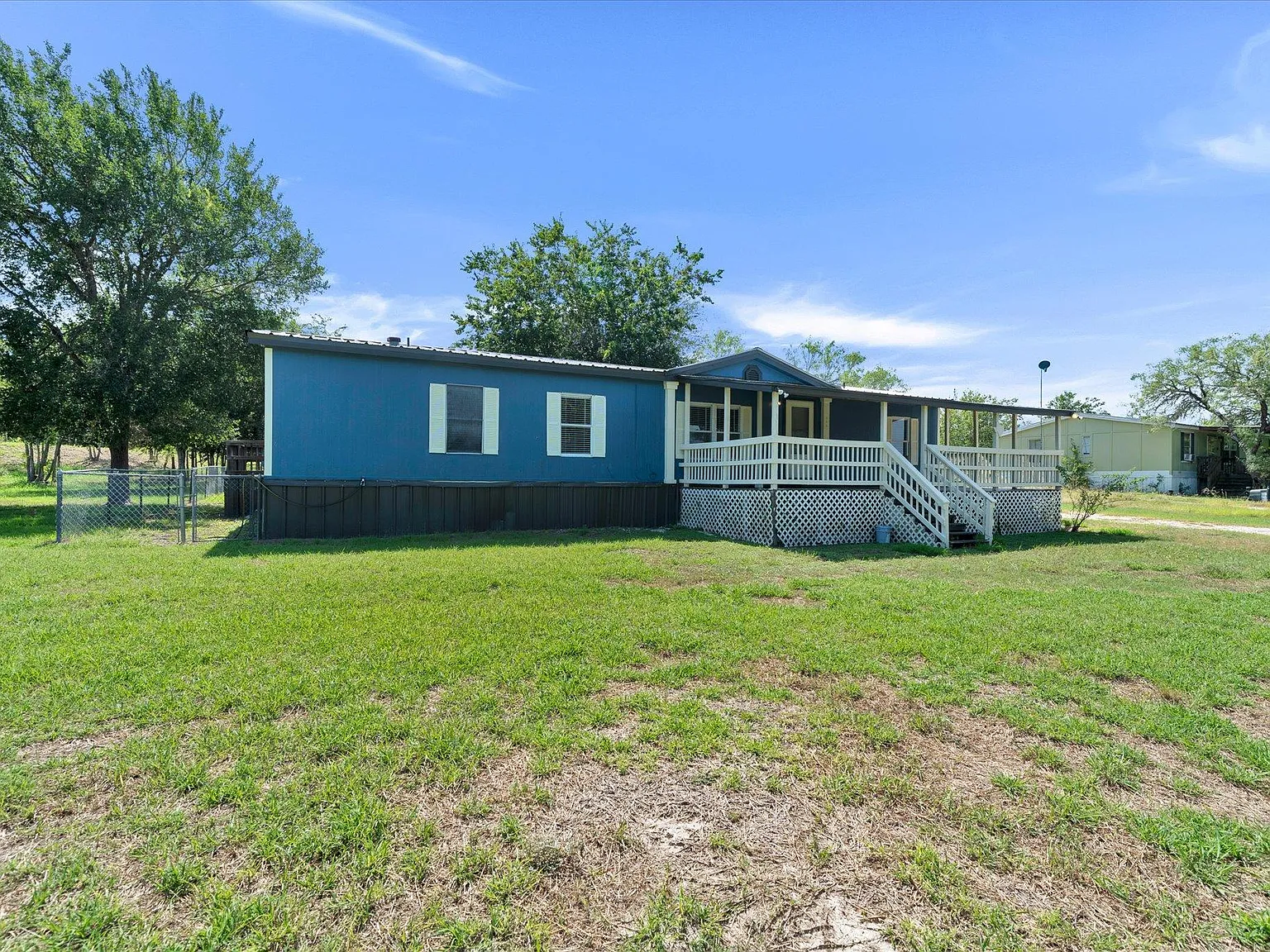 4 bed, 2.0 bath, 1595 sqft, $1,850 — Photo 2