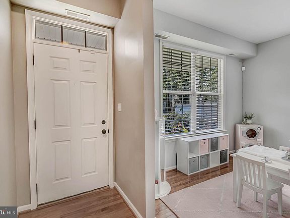 4th image of 1024 Allen Ave