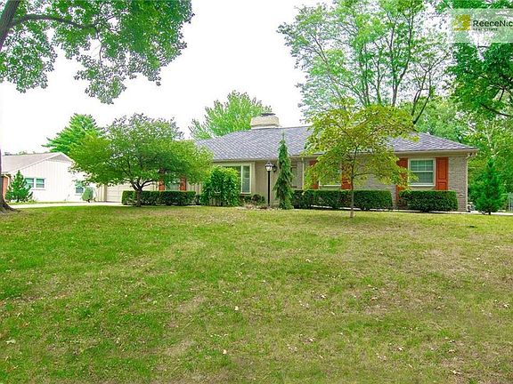 3rd image of 8017 Beverly Dr