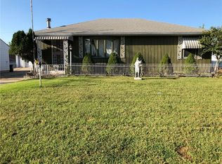 8 Maple Ct, Decatur, IL 62526