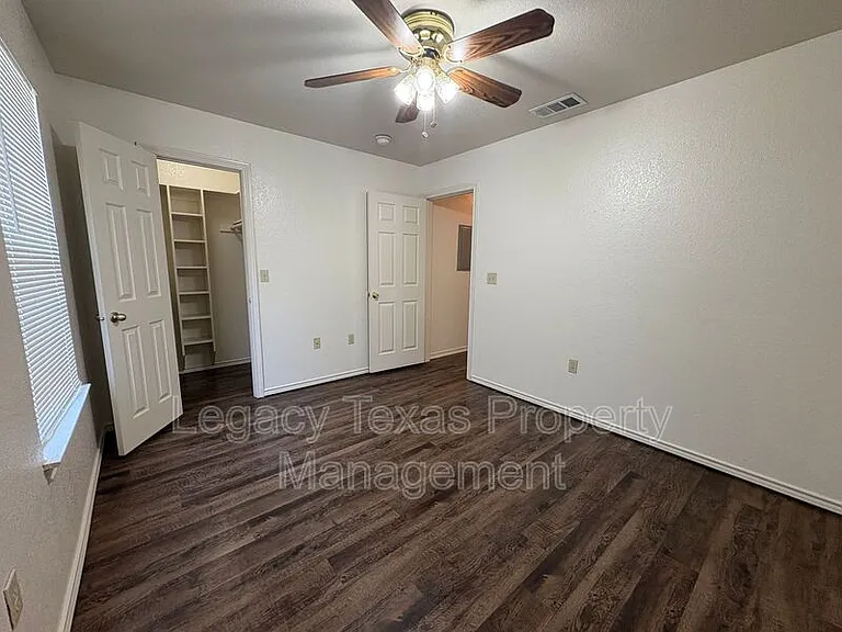 1112 Williams Ave #D — Photo 7