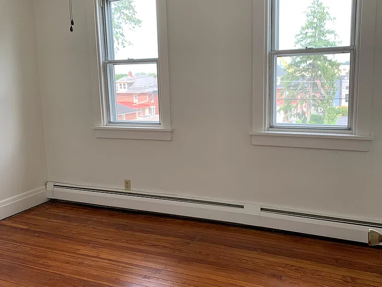 127 W Caracas Ave — Photo 15