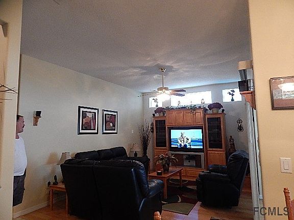 4th image of 61 Pickering Dr