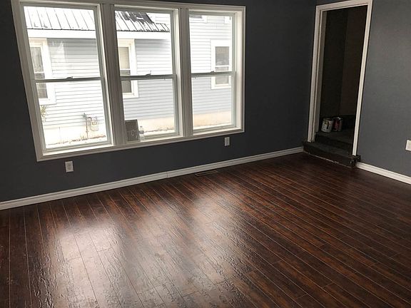5th image of 81 Chase St