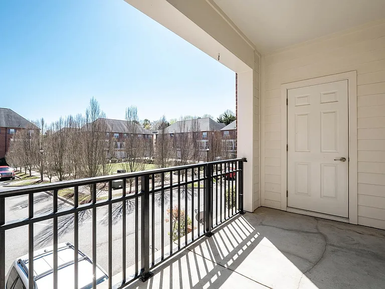 121 Irving Ave #J — Photo 6
