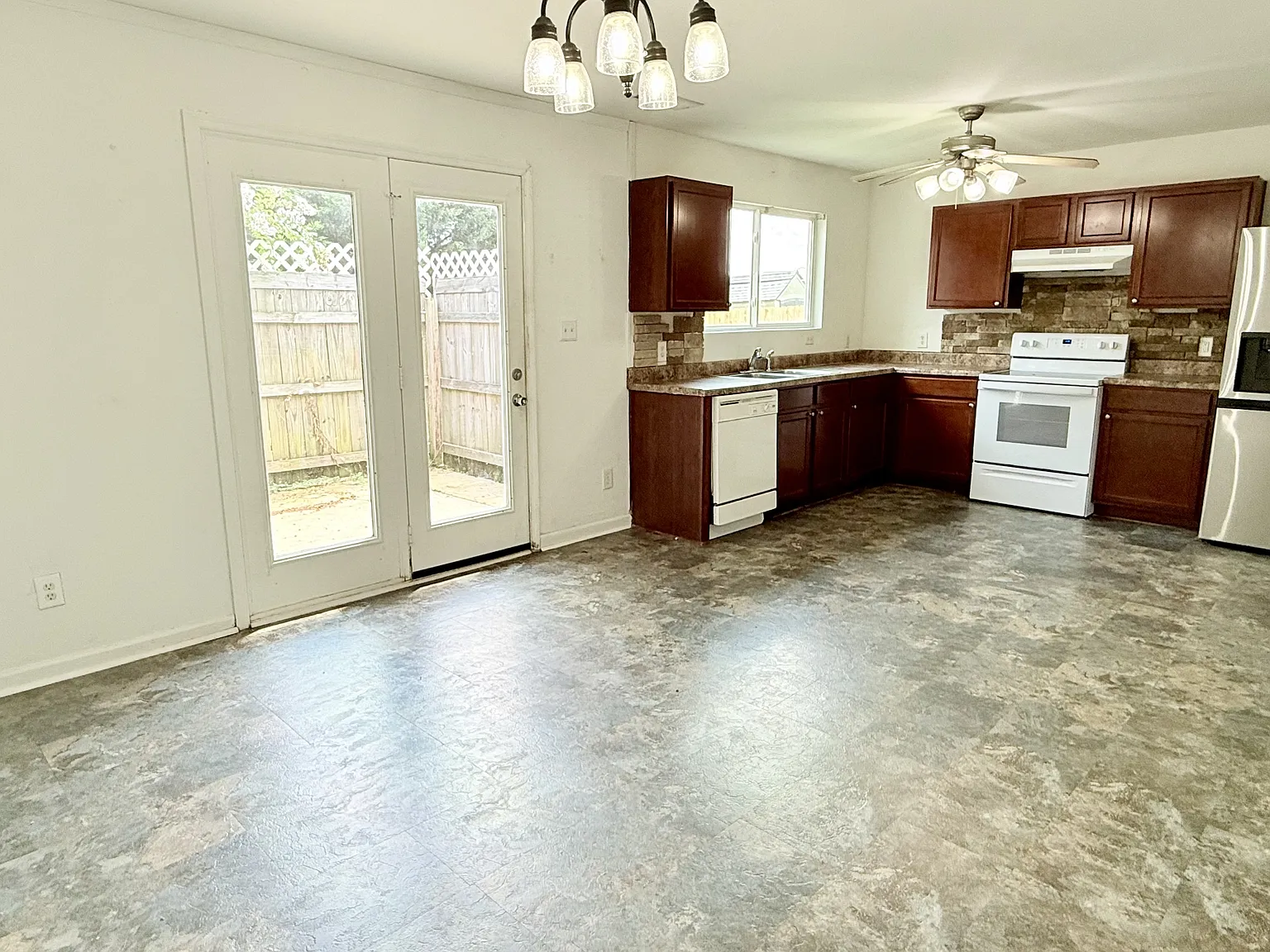 3 bed, 1452 sqft, $1,575 — Photo 4