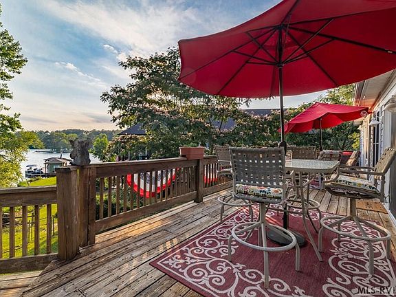 2nd image of 111 Sunset Cir