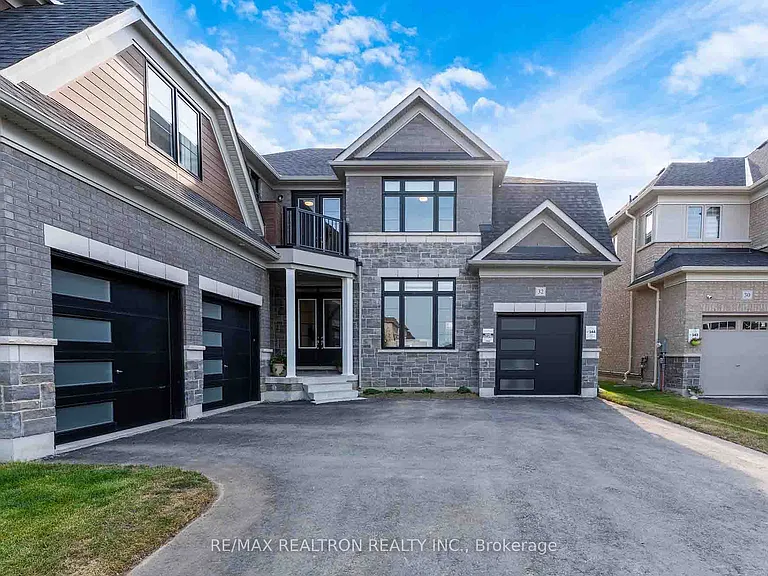 32 Bellflower Cres — Photo 3