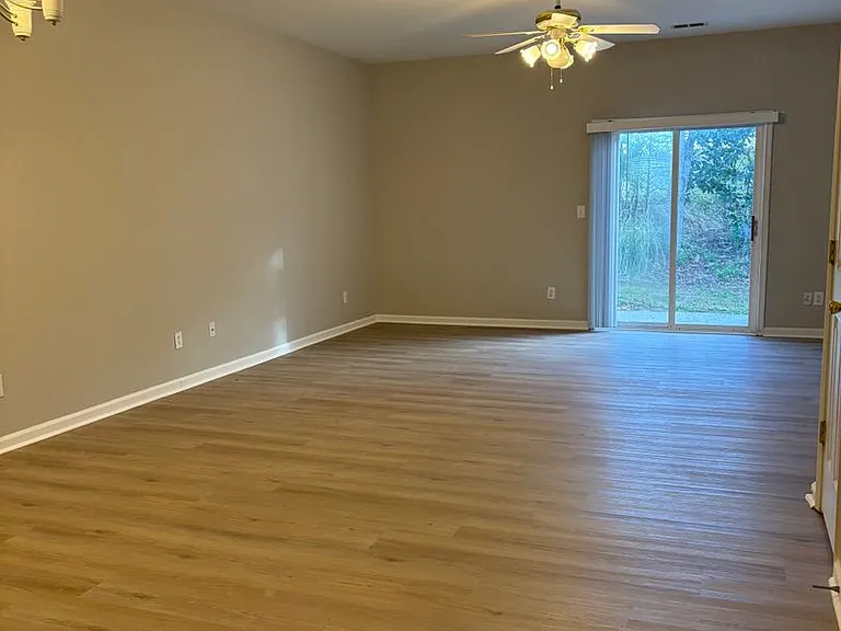 2224 Winthrop Chase Dr — Photo 4
