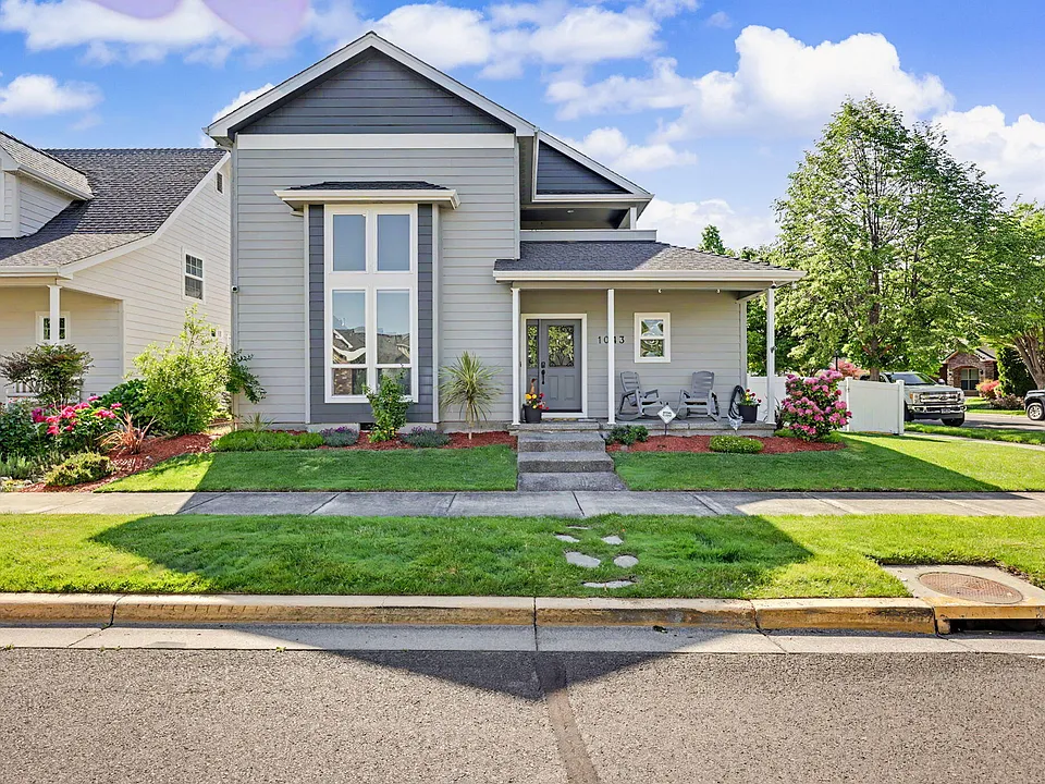 1043 Sandoz St