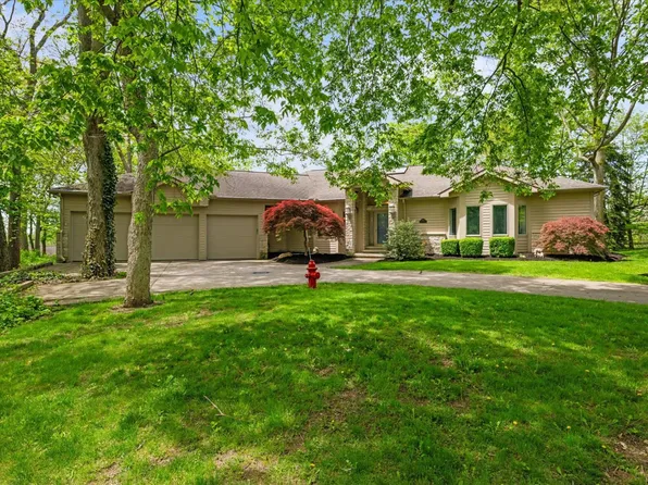 3535 E High Point Ln, Pt Clinton, OH 43452