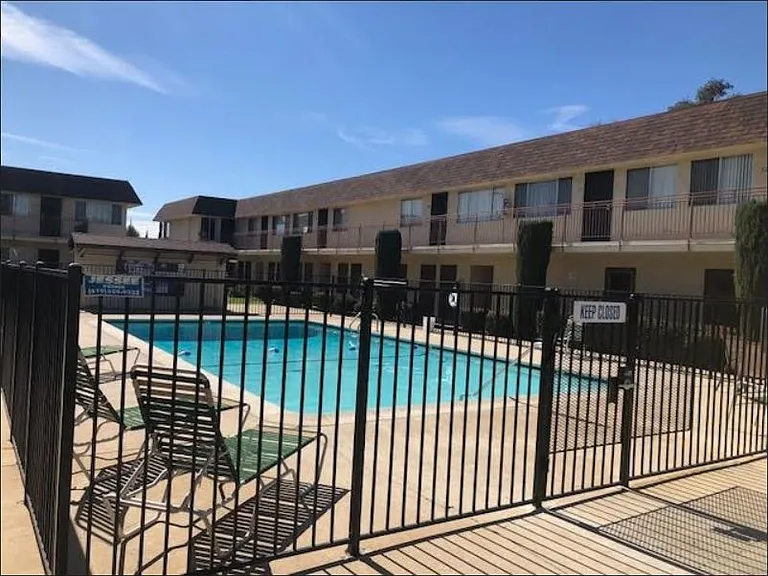 Ranchouse Apartments — Photo 8