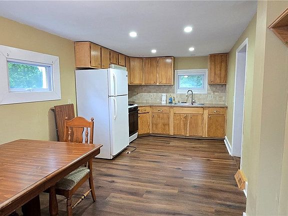 3rd image of 6 Rochester St