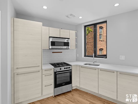 3rd image of 732 Washington Ave APT 1B