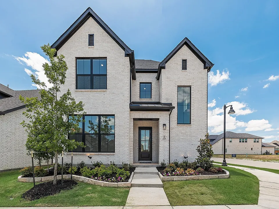 1532 Sandhill Ln