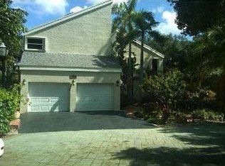1946 N Oak Haven Cir, Miami, FL 33179