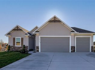 2373 NE Colonnade Ave, Blue Springs, MO 64029