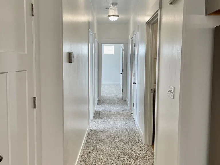 673 N 380 W — Photo 10