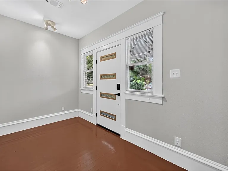 718 Haines Ave — Photo 11