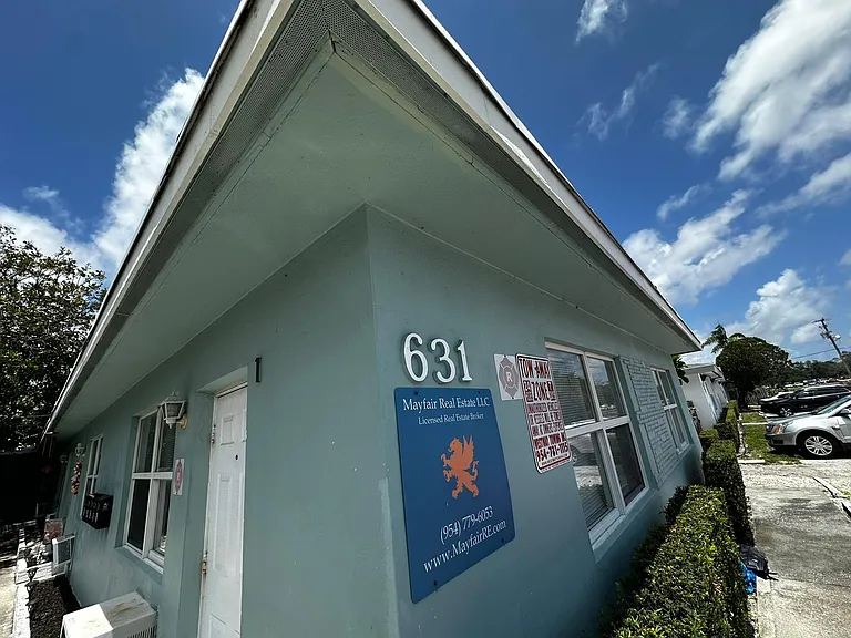 631 NE 8th Ave — Photo 17