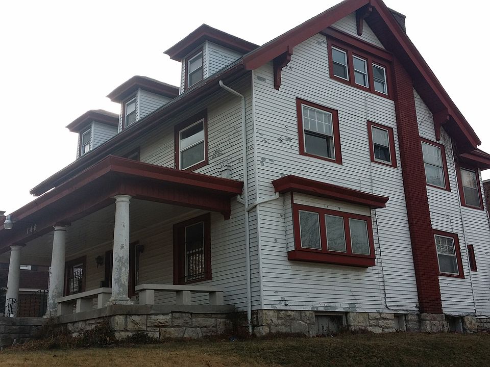 2nd image of 144 N Van Brunt Blvd