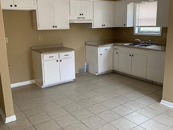 4th image of 4277 Park Forest Dr