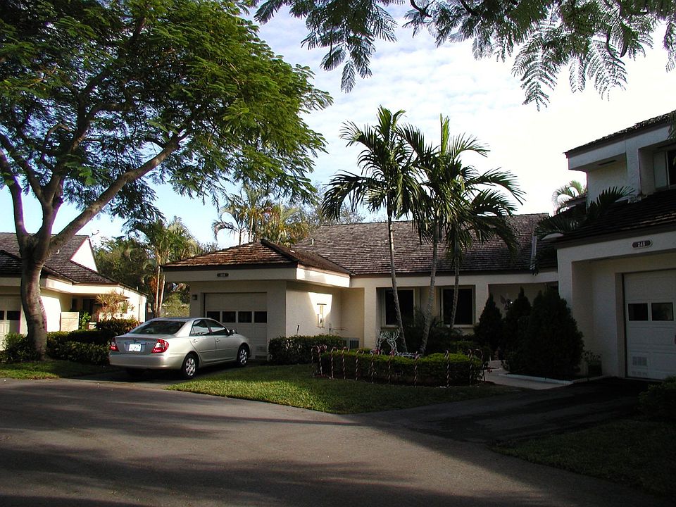 Quiet Loop w/Shade Trees