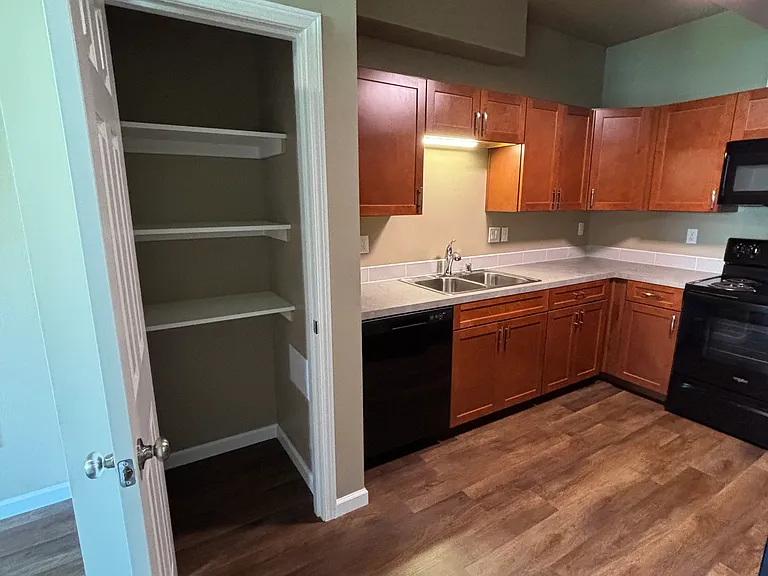 636 Hansen St SE #B — Photo 15