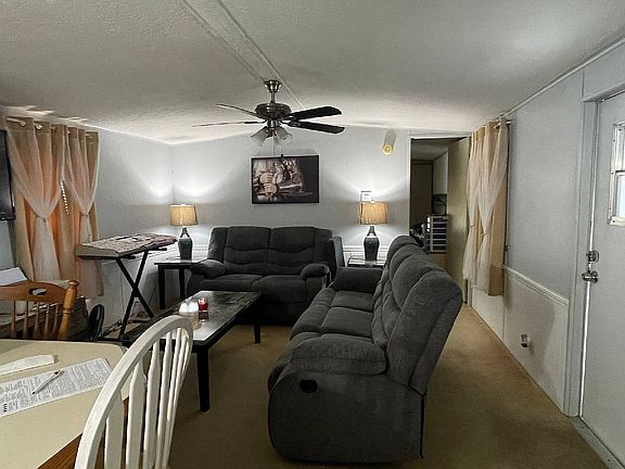 4th image of 1624 Luther Ln