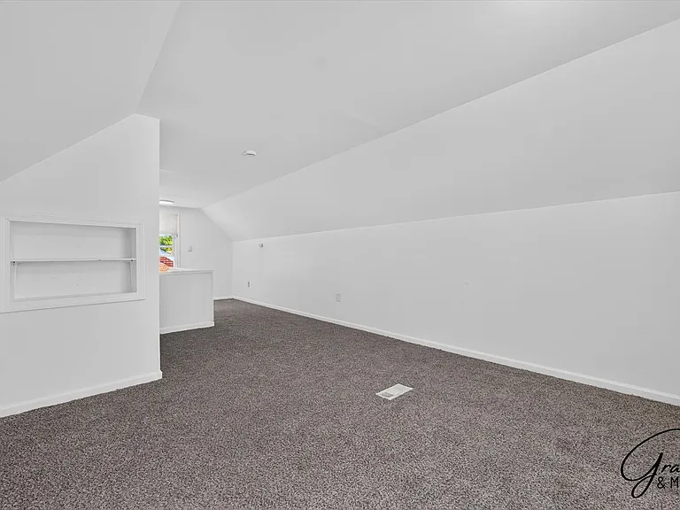 7653 Dolphin — Photo 21