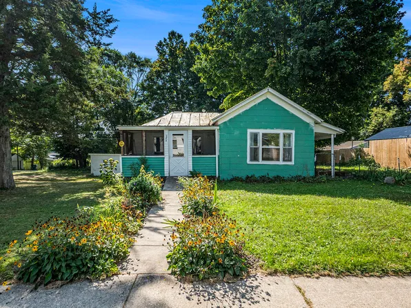 284 4th St, Morley, MI 49336