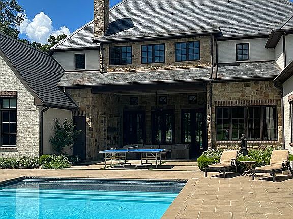 4th image of 4382 Hogan Dr