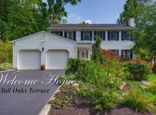 6 Tall Oaks Ter, Matawan, NJ 07747