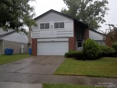 26044 Lila Ln, Dearborn Heights, MI, 48127